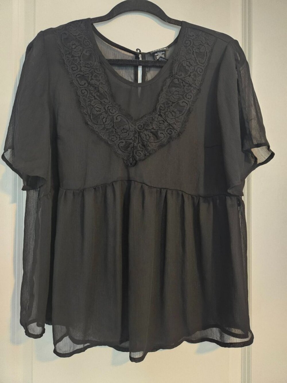 Torrid Black Sheer Lace Blouse – Size 00 (10) – Boho Flowy Top
